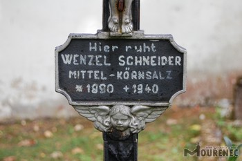 Fotografie hrobu 100