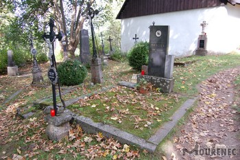 Photos of the grave 106