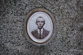 Photos of the grave 108