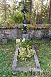 Photos of the grave 137