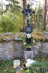 Photos of the grave 137