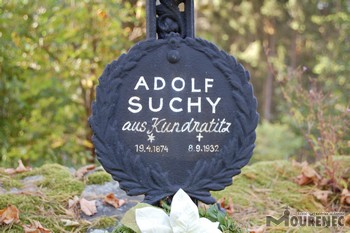Photos of the grave 137
