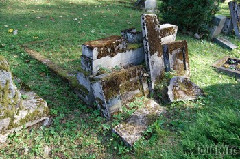 Photos of the grave 154