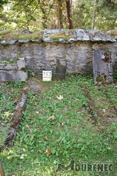 Photos of the grave 162