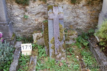 Photos of the grave 171