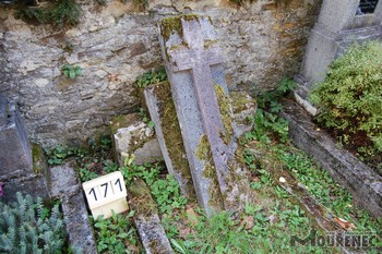 Photos of the grave 171