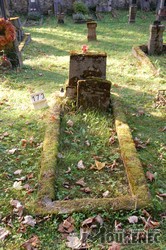 Photos of the grave 173