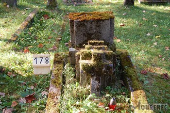 Photos of the grave 178