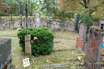 Photos of the grave 18