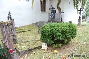 Photos of the grave 18