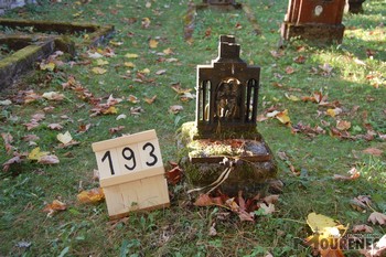 Photos of the grave 193