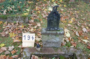 Photos of the grave 194