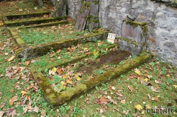 Photos of the grave 197