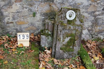 Photos of the grave 199