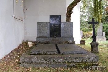 Photos of the grave 20