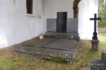 Photos of the grave 20