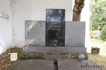 Photos of the grave 20