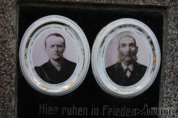 Photos of the grave 204