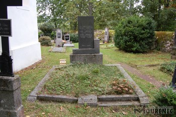Photos of the grave 25