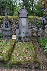 Photos of the grave 32