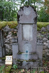 Photos of the grave 32