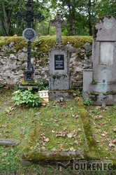 Photos of the grave 33