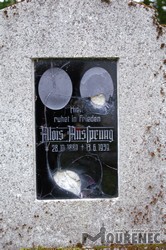 Photos of the grave 44